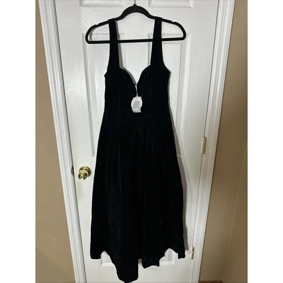 NWT More To Come Cinthia Velvet Dress Size S - Picture 6 of 8